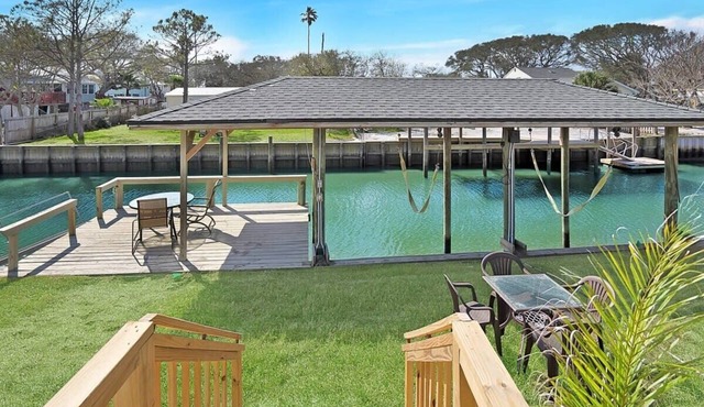 On the Canal, by Beach, Kayaks, Dock, Fishing