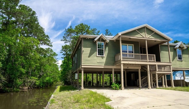 On The Canal | Pet Friendly | Riverfront | Hook, Wine & Sinker