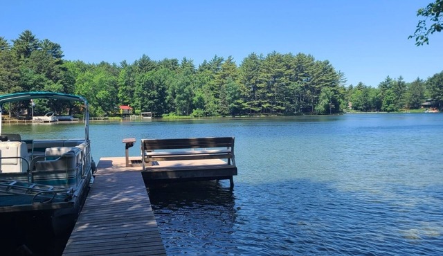 On the Chain of Lakes in Waupaca, huge 5 bedroom home with Pontoon