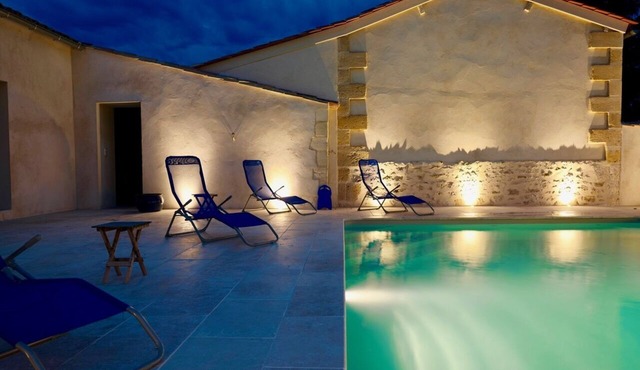 On the Dordogne, feet in the water