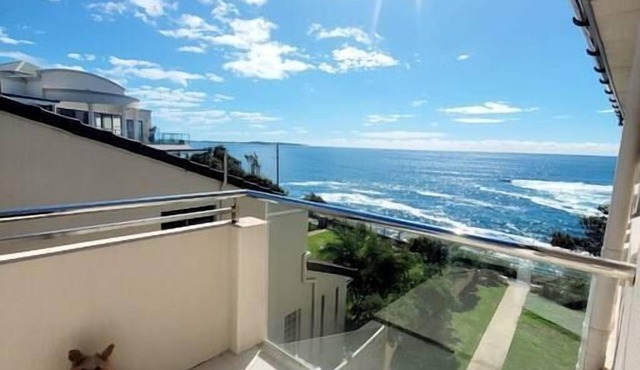 On The Esplanade sunny apt with a view