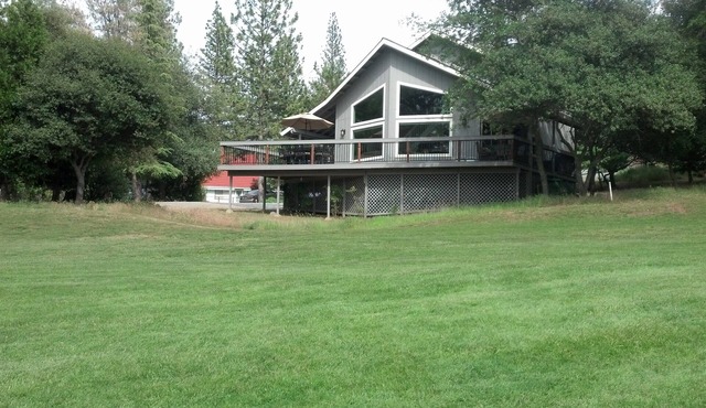 On the Golf Course, 3-Bdrms, 2 Full Baths, 35 miles to Yosemite, Pups ok!