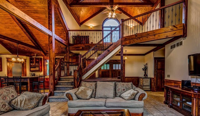 On The Golf Course, Outdoor Kitchen, Hot Tub and So Much More!
