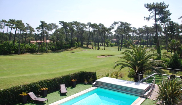 On the Golf of Chiberta, apartment 4 pers ., bright and quiet. Garage. Swimming