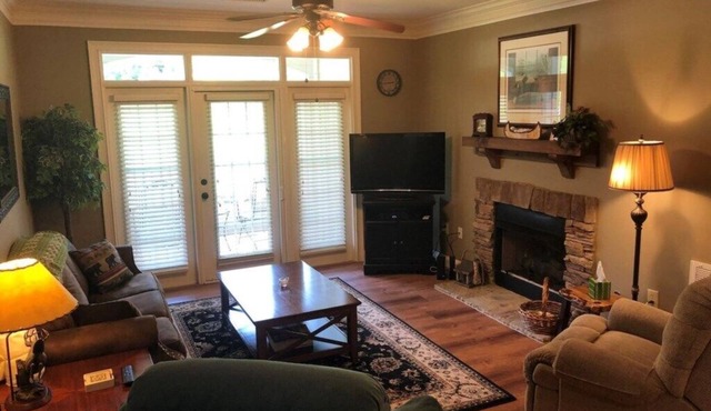 On the Green - 2 bedroom/2 bath condo overlooking the 9th green