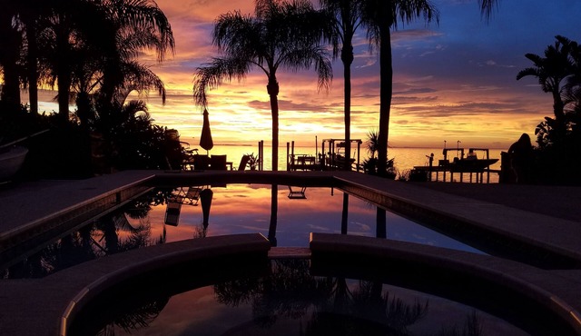 On the Gulf! Luxury 4/3 with 2 Master Bedrooms, Pool and Spa and dock!