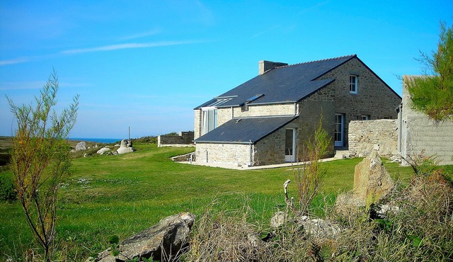 On the island of BATZ, facing the sea, with an exceptional panorama.