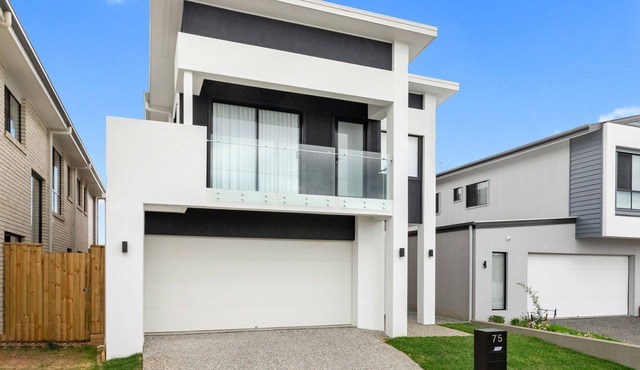 On the Lake - Modern Mofflin