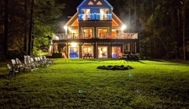 On the lake- Sleeps 19- Sunday to Sunday rental during summer