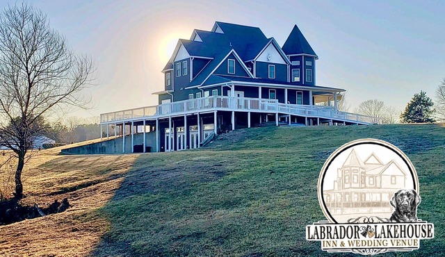 On the Lake & Wine Trail & a Perfect Getaway for 16+ With an ADA Suite!
