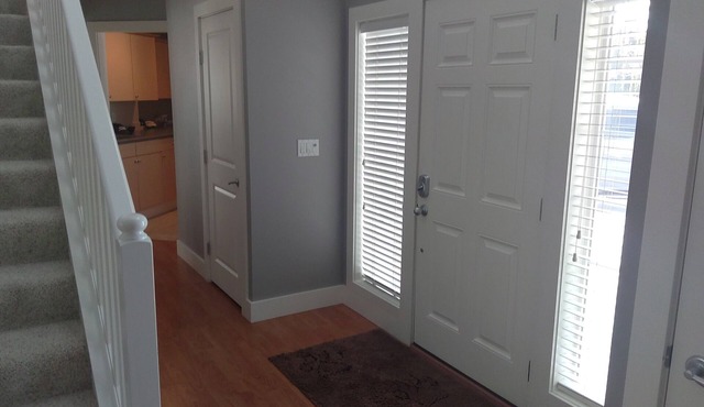 On the Lynden Airport, Open Floor Plan. Easy 1 mile walk to Downtown.