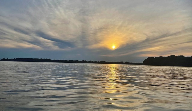 On The Mighty Niagara River Cottage with River Room and Dock