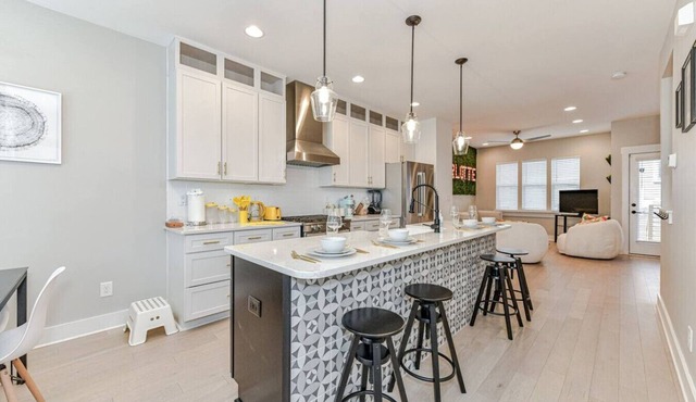 On the Move in Plaza Midwood!