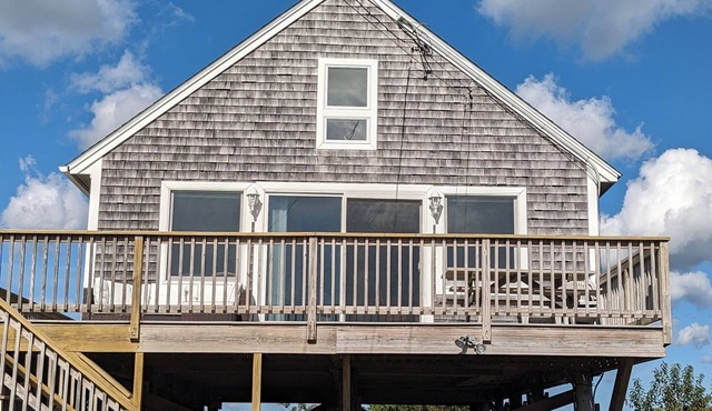On the ocean, 3-bedroom cottage in Charlestown, RI