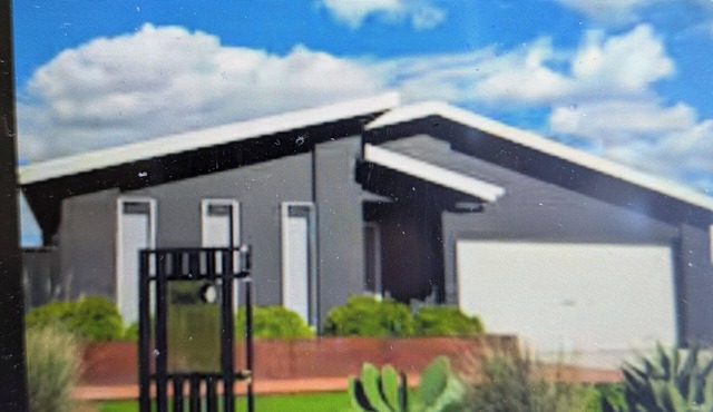 On the Park-Modern 4 Bedroom 3 living Area Home 100m to Parks a& Shopping Centre