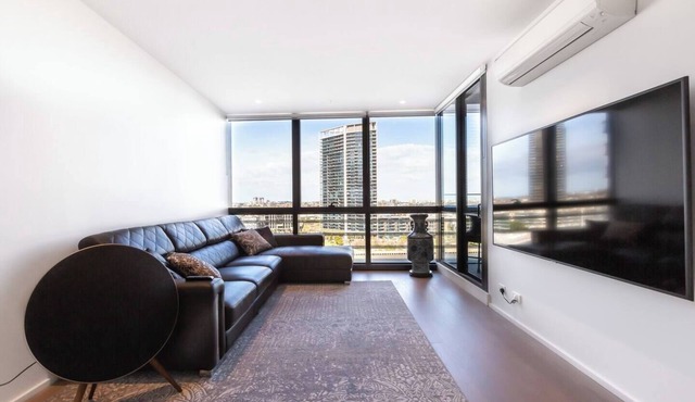 On the River A Resort style Retreat in Docklands