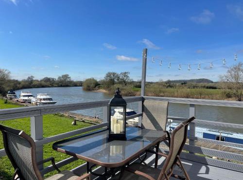 On the river Severn - Severnside Boat & Caravan Park, Caravan 9