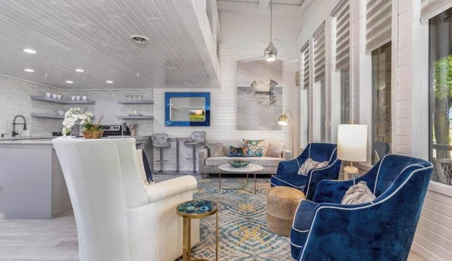 On the Rocks Shangri La Country Estates Luxury 1-bedroom condo-sleeps 6