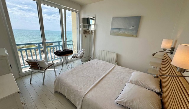 On the sea wall, FACING THE SEA, EXCEPTIONAL VIEW! VILLA BEAU SÉJOUR welcomes you