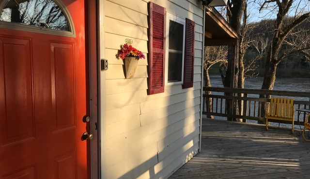 On the Shenandoah River, Mountain Views. Come and Unplug!