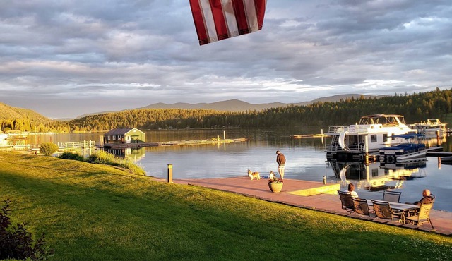On the water at Lake Pend Oreile! Spectacular views. Beautiful condo!