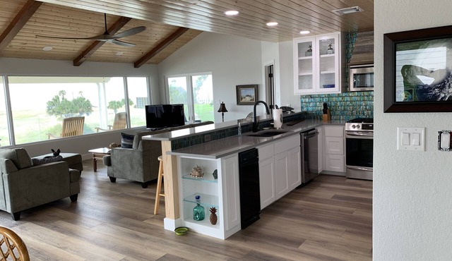 ON THE WATER with the BEST VIEW IN PORT LAVACA PORT ALTO