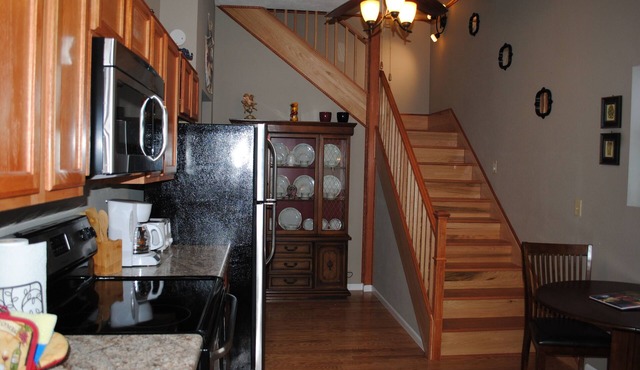 On the Wine Trail - Minutes to Giant City, Shawnee Forest, SIU - Amazing Shower