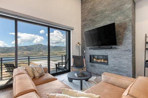 On Top of the Mountains - Unit A - Townhouse in Hideout with foosball table