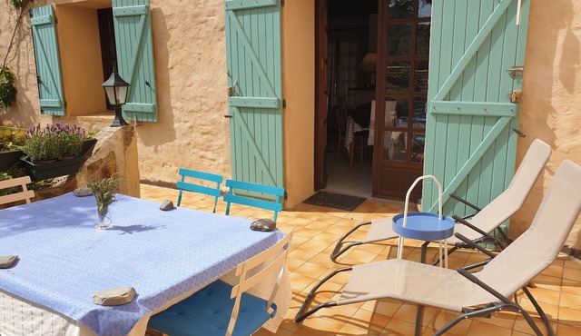 On vacation with the dog? House with enclosed garden in the center of Roquebrun.