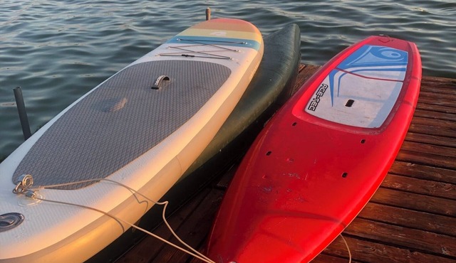 On water, dock, close to Downtown, UW, coffee shops & beach. 4 bicycle available