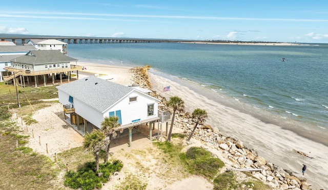 On Water's Edge - Literally, Direct Gulf Waterfront!