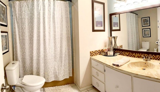 On your visit to Texarcana Tx. Stay in this beautiful and spacious room.