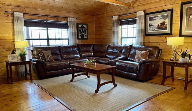 Once a Part of the Beloved Shady Oak Lodge - Cabin 1 - 4 beds w/Boat Ramp