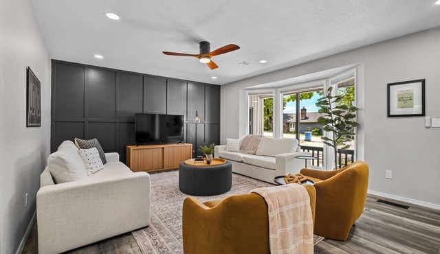 Once Upon A Trail: Direct Trail Access>Hot Tub>Theater Rm