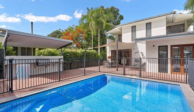 Onda Beach Holiday Home in Clifton Beach