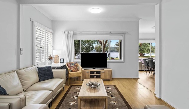 Ondina Cottage Serene Waterfront Haven with Jetty