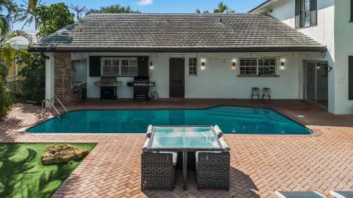 One and Only Villa Monster Pickleball Jacuzzi Pool