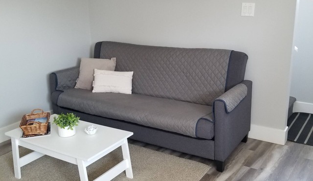 One bed apt w/private bathroom (1) free charge (1) car parking.