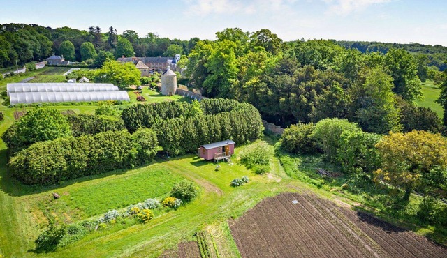 One bed dog friendly bolthole in the Cotswolds - The Organic Wagon