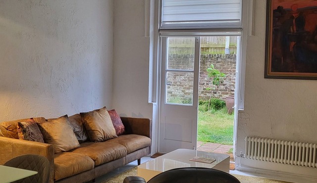 One Bed Garden Flat in Hove with Free Parking