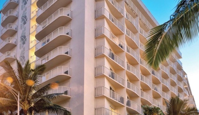 One Bed Resort at Wyndham Beach Walk – Waikiki Beach, HInA Perfect Spring Break!