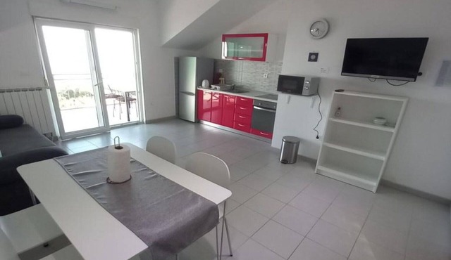 One Bedroom Apartment with Balcony and Sea View