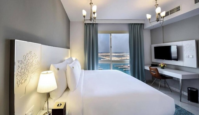 One Bedroom Apartment Sea View Near Lagoon Marina