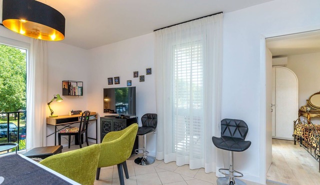 One bedroom apartment, wi-fi, air conditioning, 200 meters from the beach