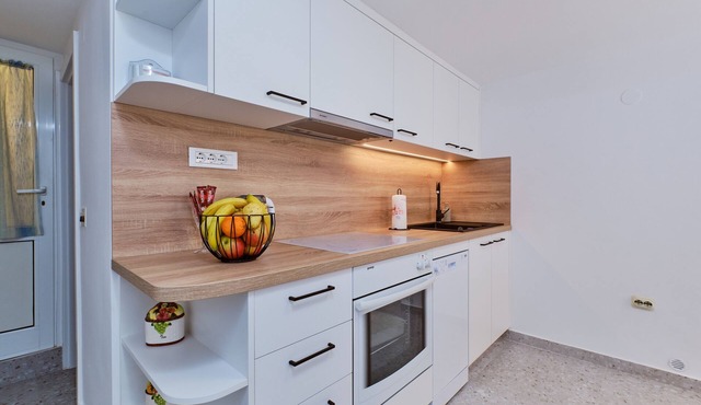 One bedroom apartment near beach Martinšćica, Cres (A-22582-b)