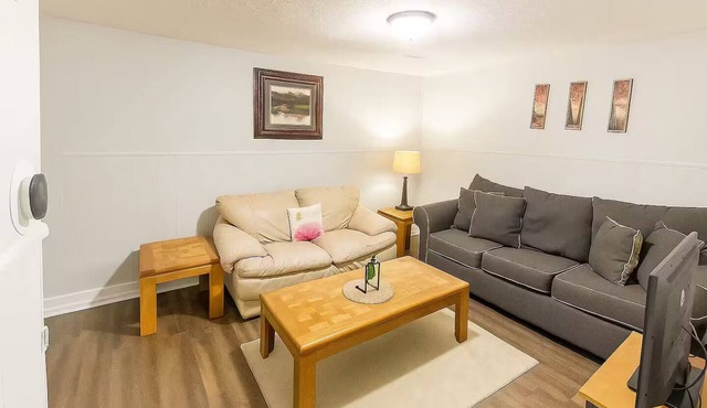 One Bedroom Apartment in Fountain Square - King Bed, Full Kitchen