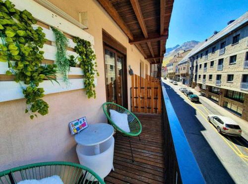 One bedroom apartment at Pas de la Casa 100 m away from the slopes with terrace and wifi