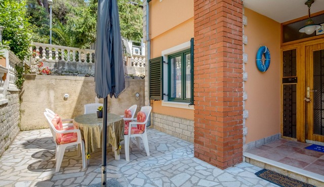 One bedroom apartment near beach Mali Lošinj (A-5391-c)