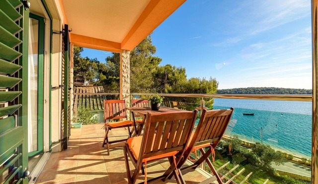 One bedroom apartment near beach Mali Lošinj (A-5391-b)