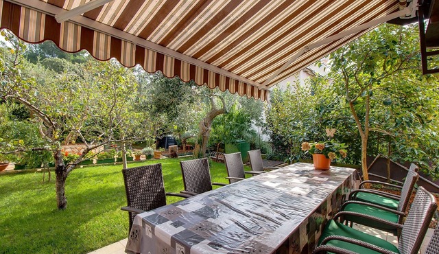 One bedroom apartment with terrace Artatore, Lošinj (A-7934-b)